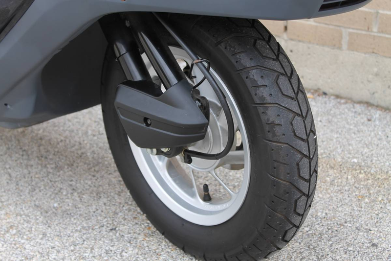 Illustration for article titled At $2,499, Could This Incredibly Low Mileage 1999 Honda CN250 Helix Get You To Scoot?